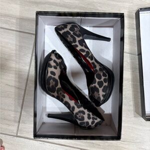Moda Black and Tan Leopard Heels